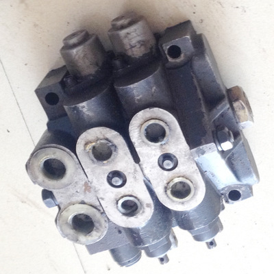 FT800多路閥 定制化優(yōu)質(zhì)農(nóng)機(jī)配件的卓越之選